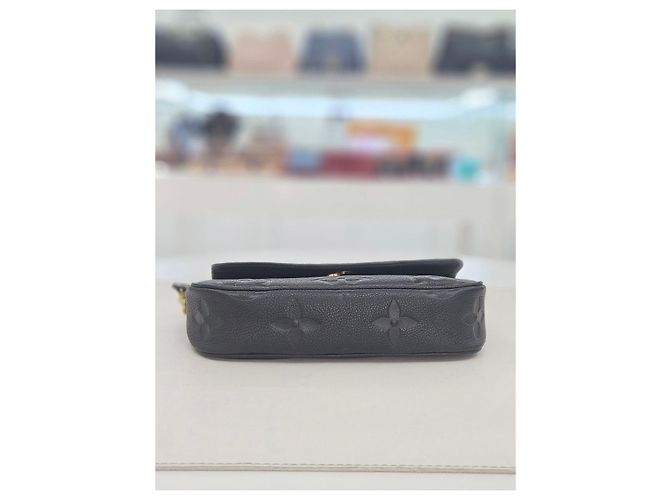 Louis Vuitton Borsa Tote e a Spalla Ivy Nera Wallet on Chain Nero - vista 15