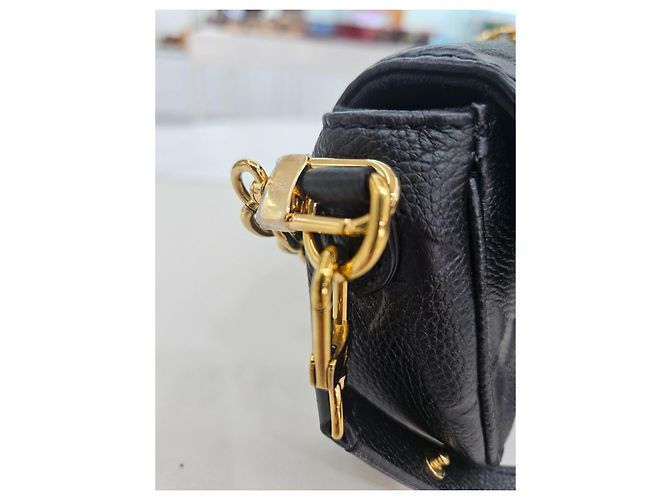 Louis Vuitton Borsa Tote e a Spalla Ivy Nera Wallet on Chain Nero - vista 17