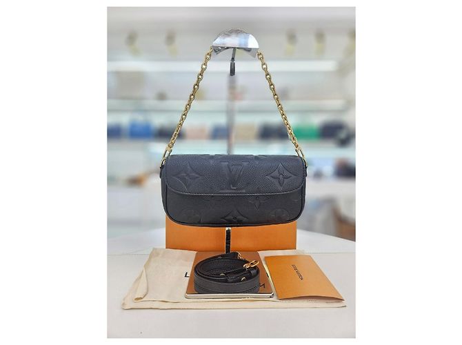 Louis Vuitton Borsa Tote e a Spalla Ivy Nera Wallet on Chain Nero - vista 2