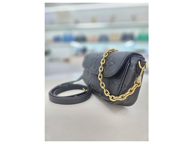 Louis Vuitton Borsa Tote e a Spalla Ivy Nera Wallet on Chain Nero - vista 4