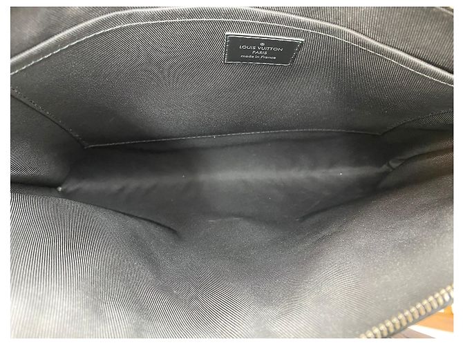 Louis Vuitton Clutch Discovery Monogram Eclipse Preto - vista 10