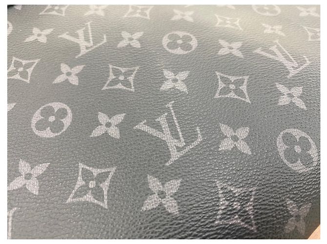 Louis Vuitton Clutch Discovery Monogram Eclipse Preto - vista 9