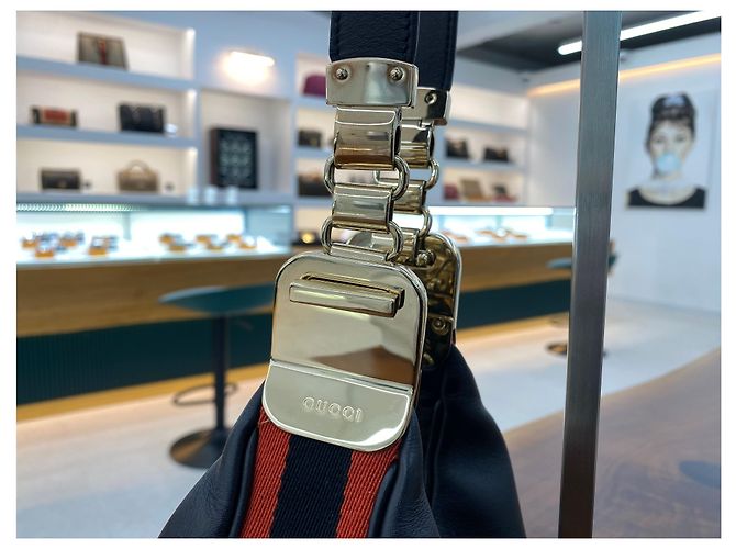 Gucci Borsa a spalla hobo Attash piccola nera Nero - vista 8