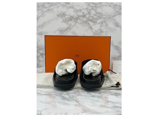 Hermès Mule Go in scamosciato nero - vista 2