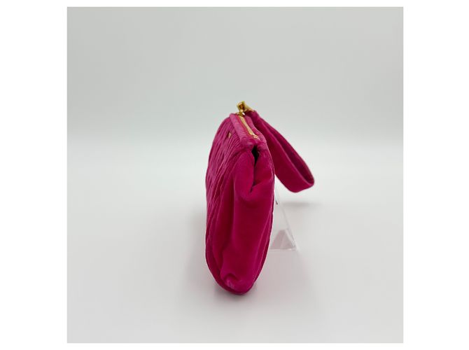 Miu Miu Pochette in velluto trapuntato rosa con tracolla - vista 5