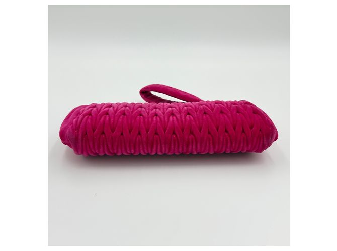 Miu Miu Pochette in velluto trapuntato rosa con tracolla - vista 7
