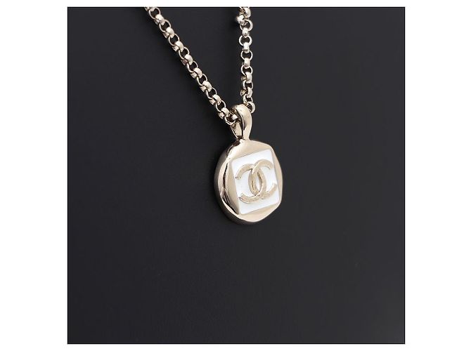 Chanel Collana in catena dorata per donne con logo CC bianco placcato oro - vista 2