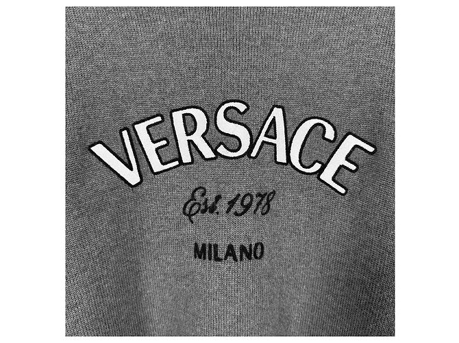 Versace Herrenpullover aus Wolle mit Milano-Stich und gesticktem Logo - Grau Braun - Ansicht 6