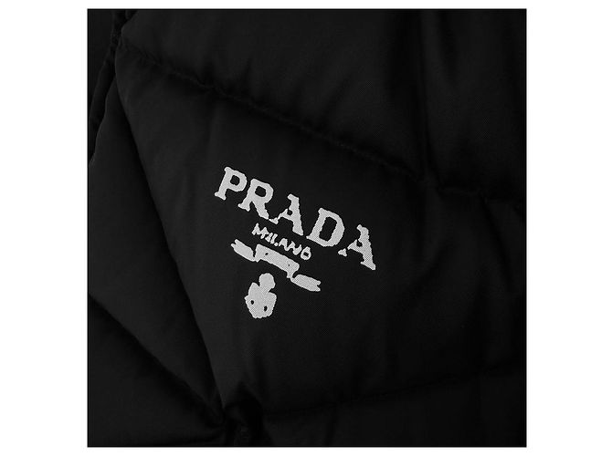 Prada Giacca in piuma con cappuccio in gabardine di nylon per donne nera Nero - vista 7