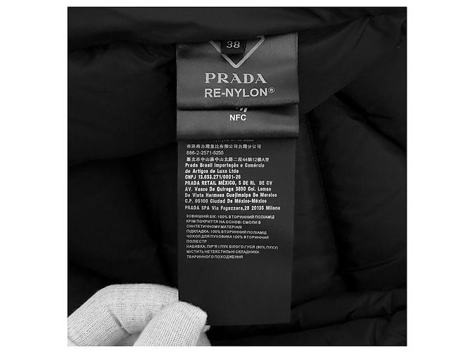 Prada Giacca in piuma con cappuccio in gabardine di nylon per donne nera Nero - vista 9
