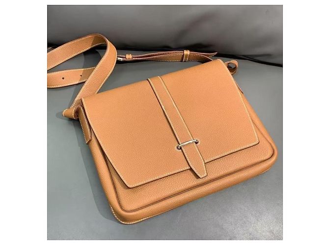 Sac à main Hermès Love Hermes Steve petit cuir marron doré - vue 2