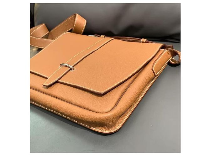 Sac à main Hermès Love Hermes Steve petit cuir marron doré - vue 3