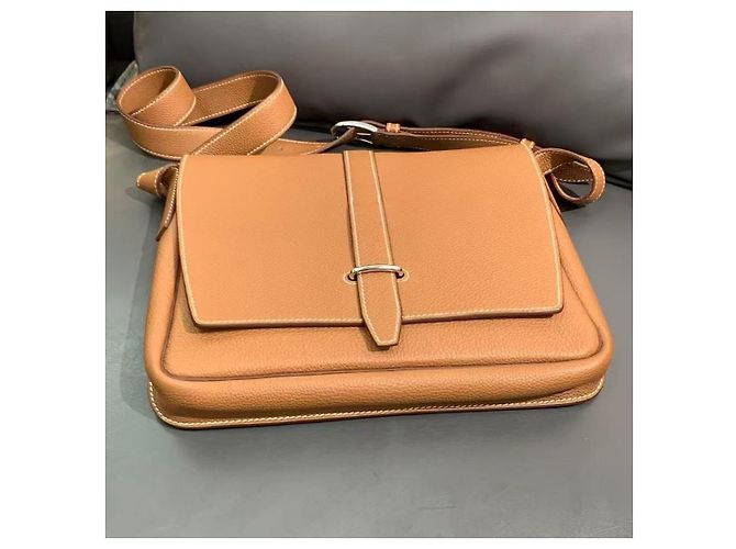 Sac à main Hermès Love Hermes Steve petit cuir marron doré - vue 4