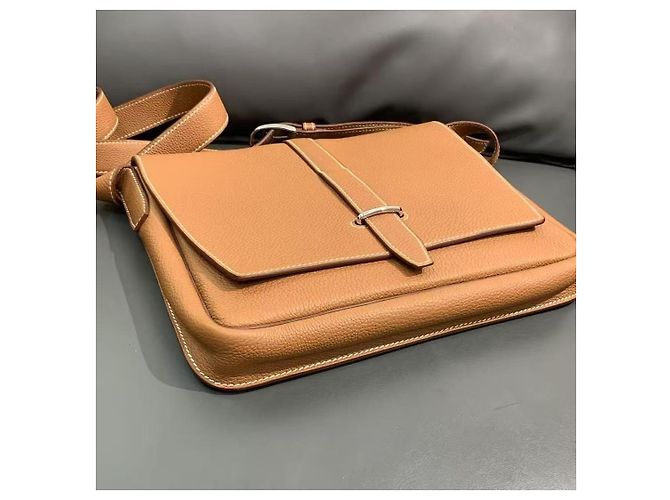 Sac à main Hermès Love Hermes Steve petit cuir marron doré - vue 5