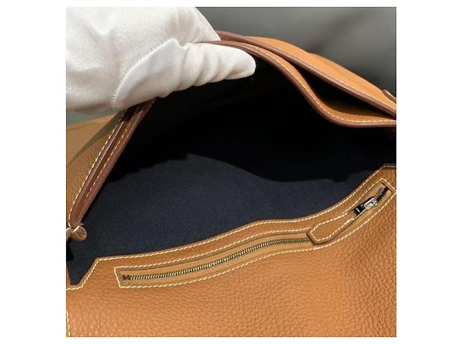 Sac à main Hermès Love Hermes Steve petit cuir marron doré - vue 7