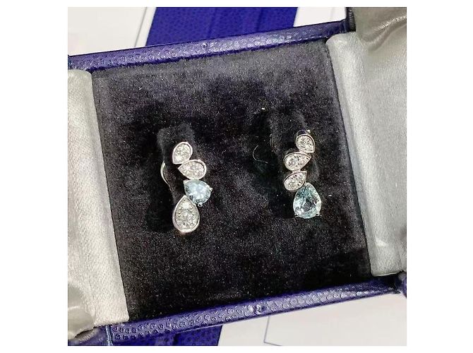 Orecchini Chaumet Josephine Ronde d'Aigrettes in oro bianco e diamanti - vista 2