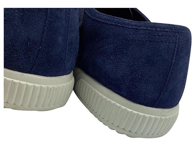 Baskets basses à bout capé Prada Sport en daim bleu marine - vue 11