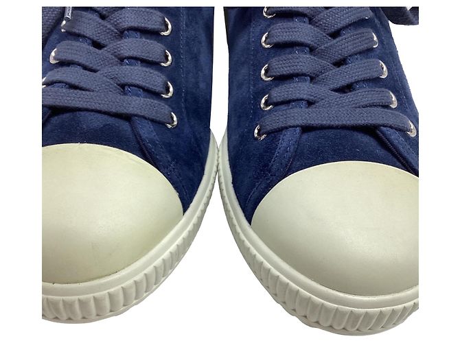 Baskets basses à bout capé Prada Sport en daim bleu marine - vue 12