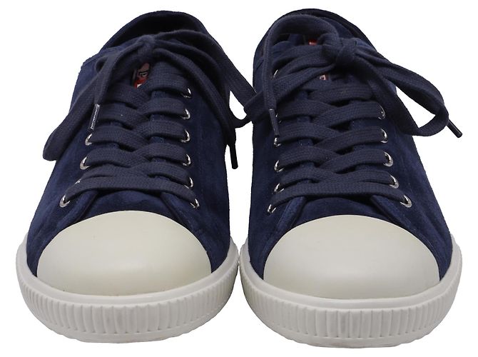 Baskets basses à bout capé Prada Sport en daim bleu marine - vue 2