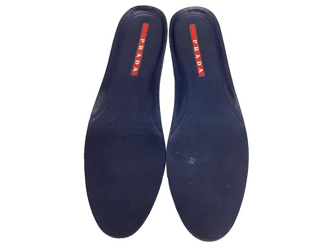 Baskets basses à bout capé Prada Sport en daim bleu marine - vue 7