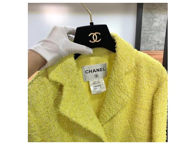 Casaco Chanel de tweed amarelo limão - vista 4
