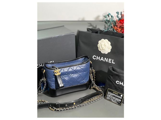 Zaino Chanel piccolo blu in pelle con tracolla a catena - vista 9