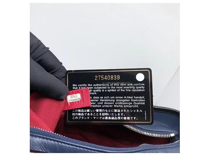 Chanel Wanderer Medium Blau Leder Tasche mit schwarzer Kette - Ansicht 2