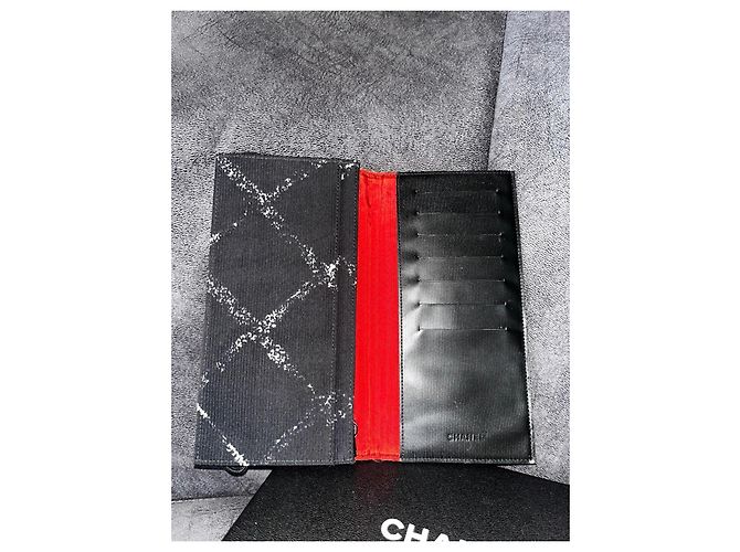 Cartera Chanel Logo CC Negro Blanco - vista 4