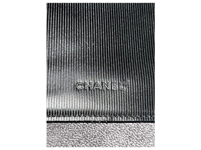 Cartera Chanel Logo CC Negro Blanco - vista 5