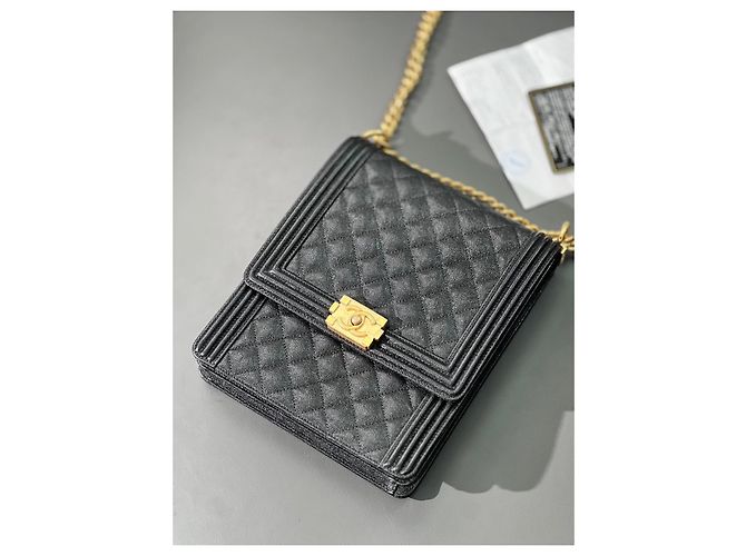 Borsa a tracolla Chanel Leboy Verticale nera e oro in pelle litchi Nero - vista 2