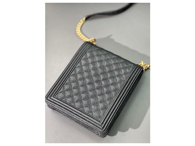 Borsa a tracolla Chanel Leboy Verticale nera e oro in pelle litchi Nero - vista 3