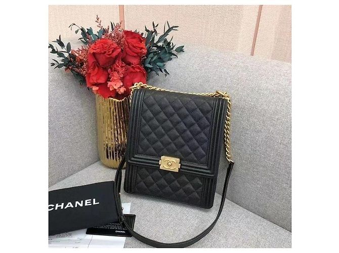 Borsa a tracolla Chanel Leboy Verticale nera e oro in pelle litchi Nero - vista 5
