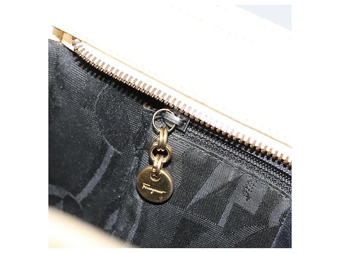 Borsa a Spalla Gancini in Pelle Beige Oro Salvatore Ferragamo Auth ka4133 - vista 21