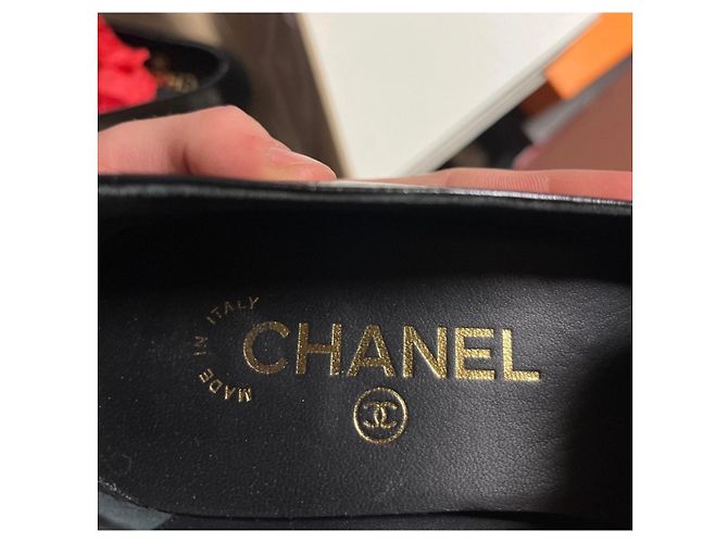 Timeless Chanel Black Leather CC Logo Ballet Flats - Size 38.5 pre-owned - view 6