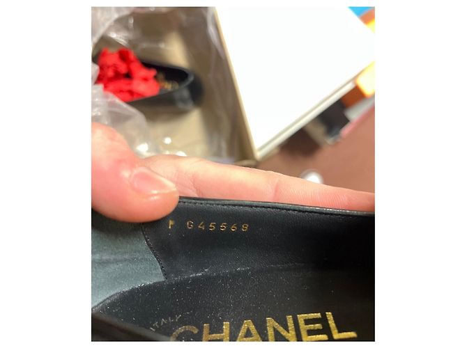 Timeless Chanel Black Leather CC Logo Ballet Flats - Size 38.5 pre-owned - view 7