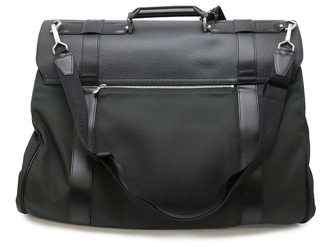 Gibeciere Porta abiti portatile Louis Vuitton Taiga Grigio - vista 3