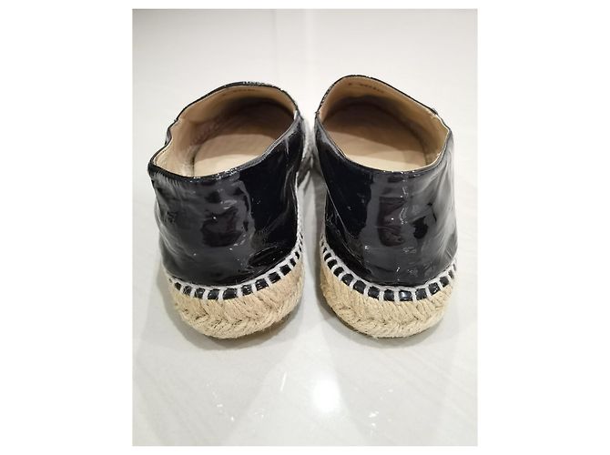 Schwarze Lackleder-Espadrilles von Chanel - Ansicht 5