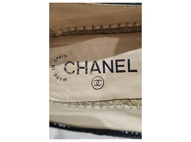 Schwarze Lackleder-Espadrilles von Chanel - Ansicht 7