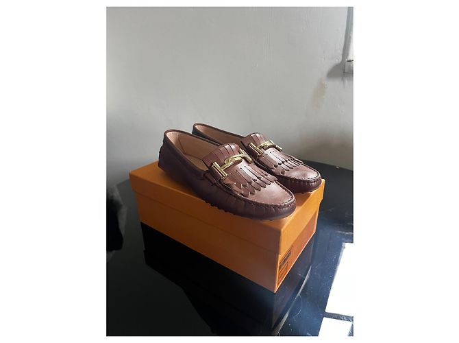 Tod's Mocassini Gommino in Pelle - Marrone Castagna - 39 Castagno - vista 2