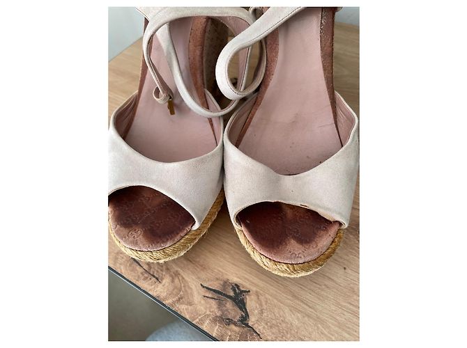 Sandali con zeppa in suede beige di Gucci - vista 7