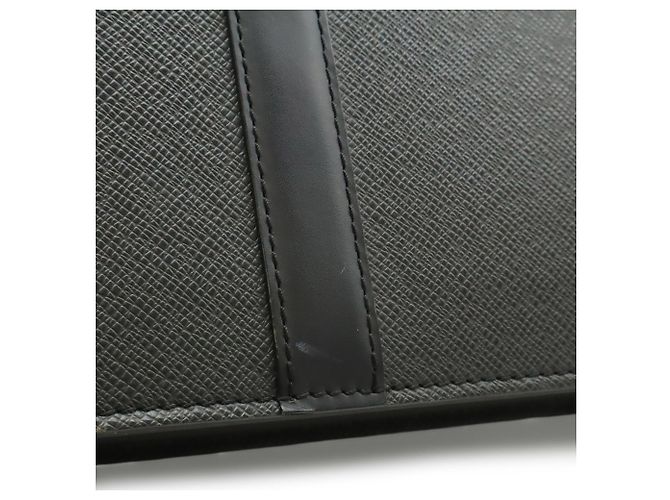 Bolso Louis Vuitton Taiga Port Document Rosan Gris - vista 10