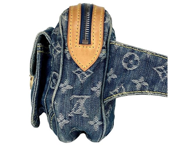 Bumbag in denim Monogram Louis Vuitton Blu - vista 2