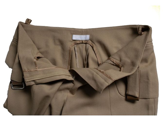 Prada, calça marrom com fechamento de velcro de couro - vista 5