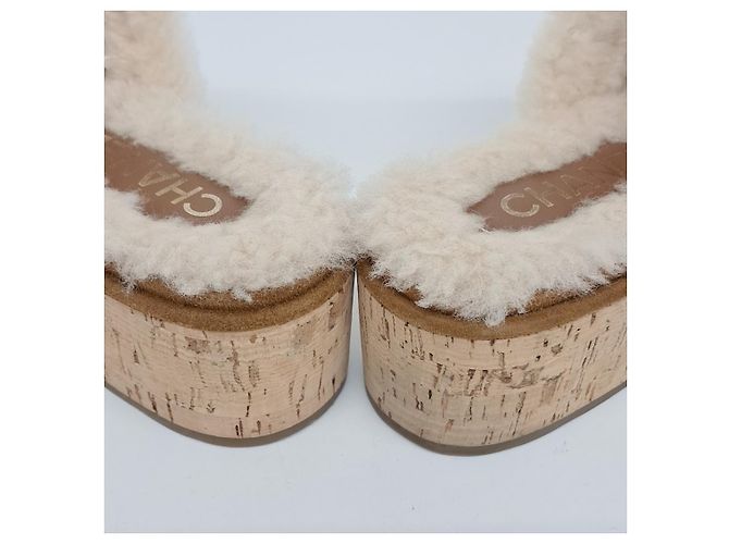 Chanel Zoccolo in scamosciato e shearling Marrone - vista 3