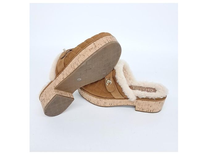 Chanel Zoccolo in scamosciato e shearling Marrone - vista 4