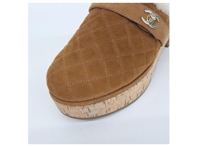 Chanel Zoccolo in scamosciato e shearling Marrone - vista 5