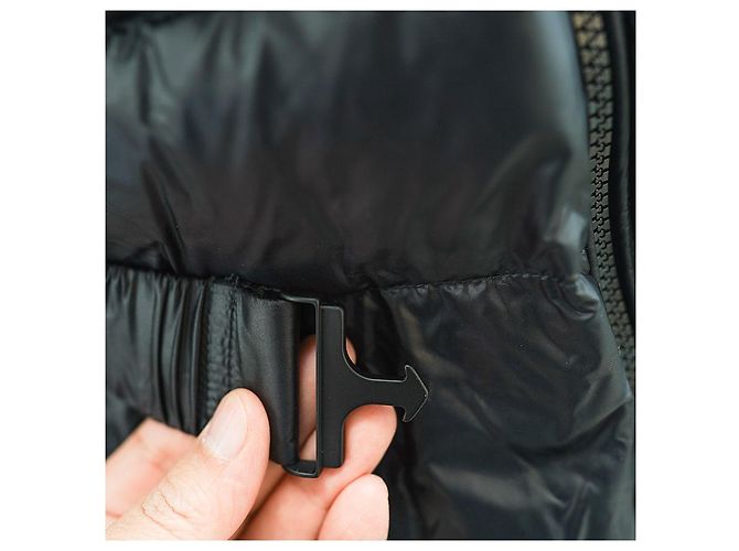Burberry Casaco longo acolchoado com cinto para mulher em nylon preto com capuz destacável - vista 23