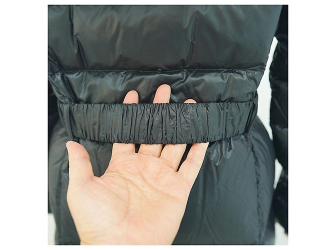 Burberry Casaco longo acolchoado com cinto para mulher em nylon preto com capuz destacável - vista 24