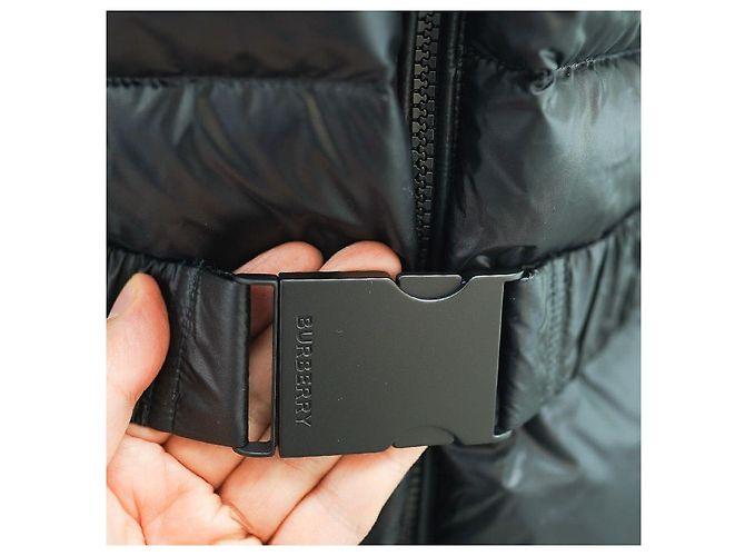 Burberry Casaco longo acolchoado com cinto para mulher em nylon preto com capuz destacável - vista 7