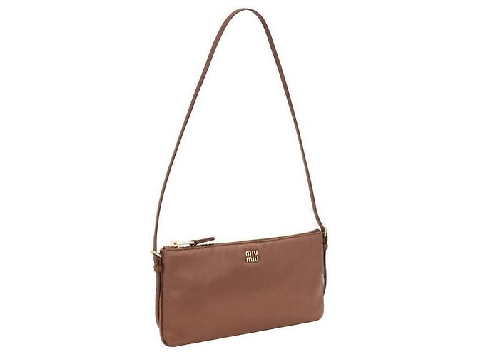 Miu Miu Mini Pochette de Cetim Marrom - vista 5